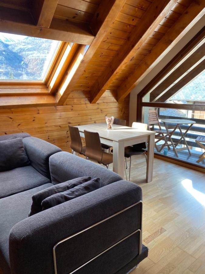 Duplex Familiar En Естери д'Анеу Екстериор снимка