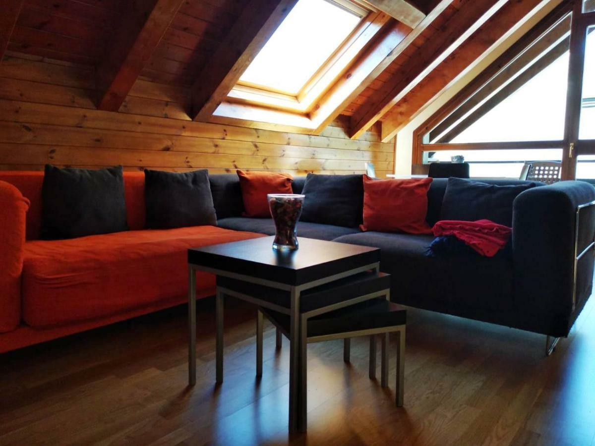 Duplex Familiar En Естери д'Анеу Екстериор снимка