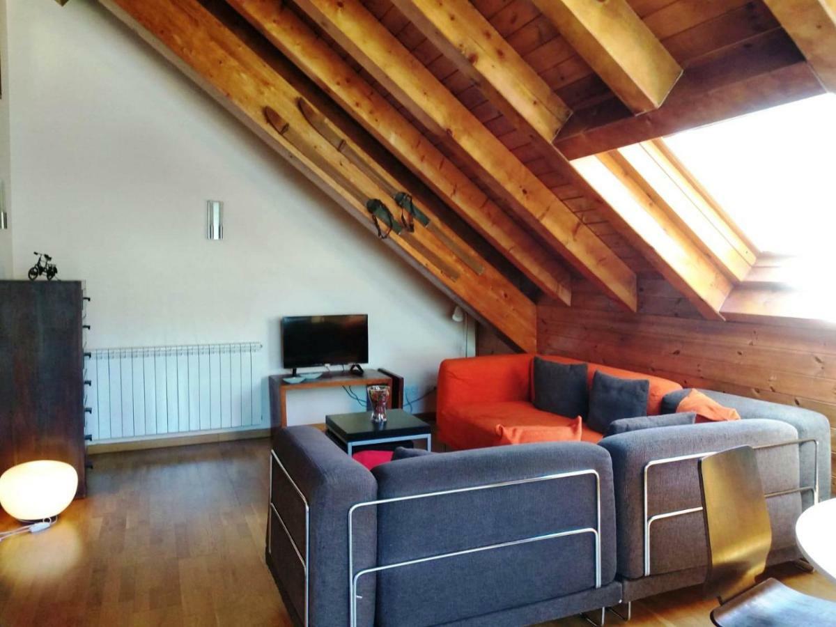 Duplex Familiar En Естери д'Анеу Екстериор снимка
