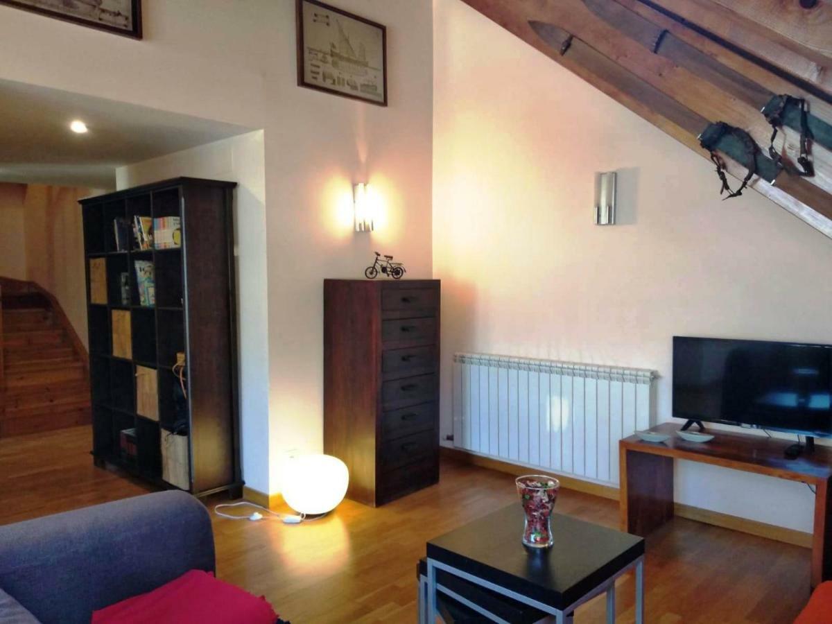 Duplex Familiar En Естери д'Анеу Екстериор снимка