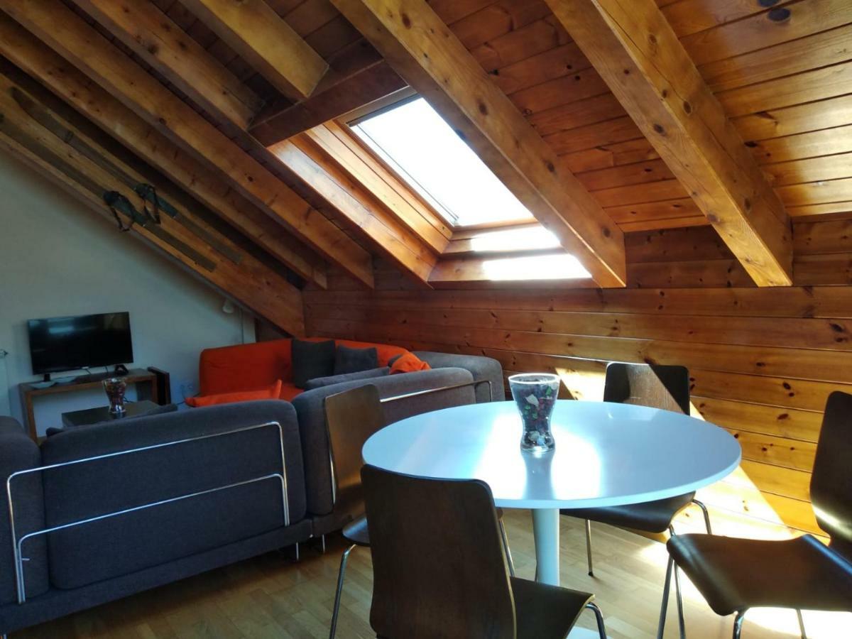 Duplex Familiar En Естери д'Анеу Екстериор снимка