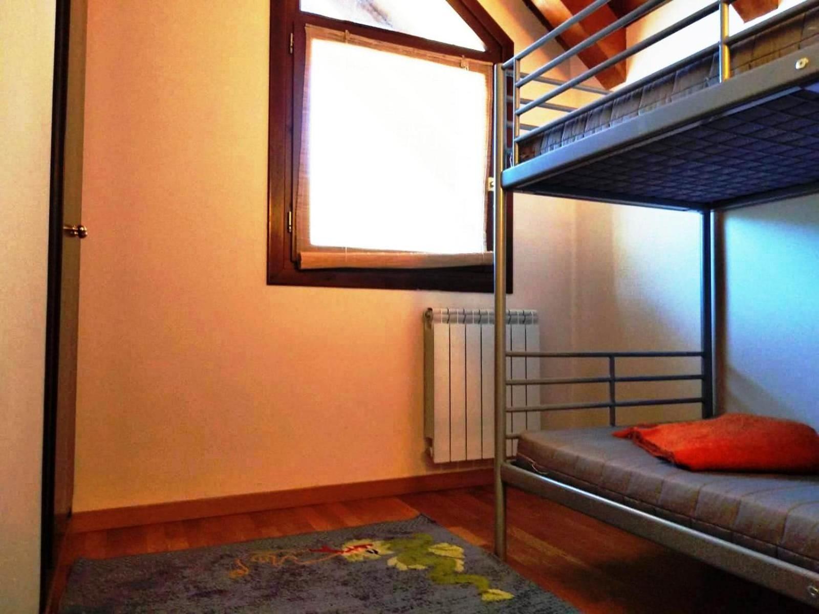 Duplex Familiar En Естери д'Анеу Екстериор снимка